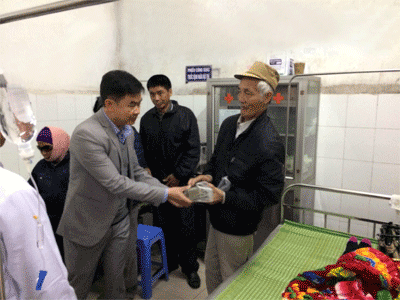 Chùa Phúc Ân thăm hỏi, tặng quà người bệnh tại BVĐK Quỳnh Phụ Chùa Phúc Ân thăm hỏi, tặng quà người bệnh tại BVĐK Quỳnh Phụ